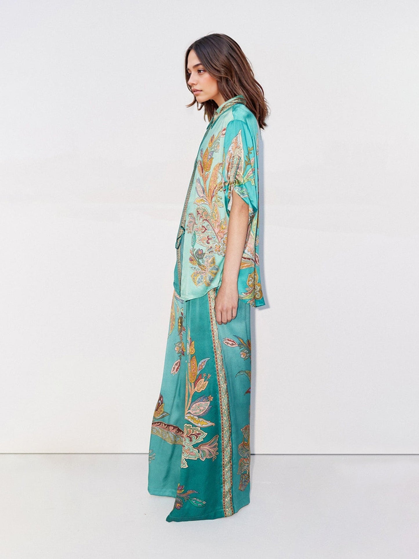 Completo Emerald Luxe – Camicia Oversize e Pantaloni a Gamba Larga